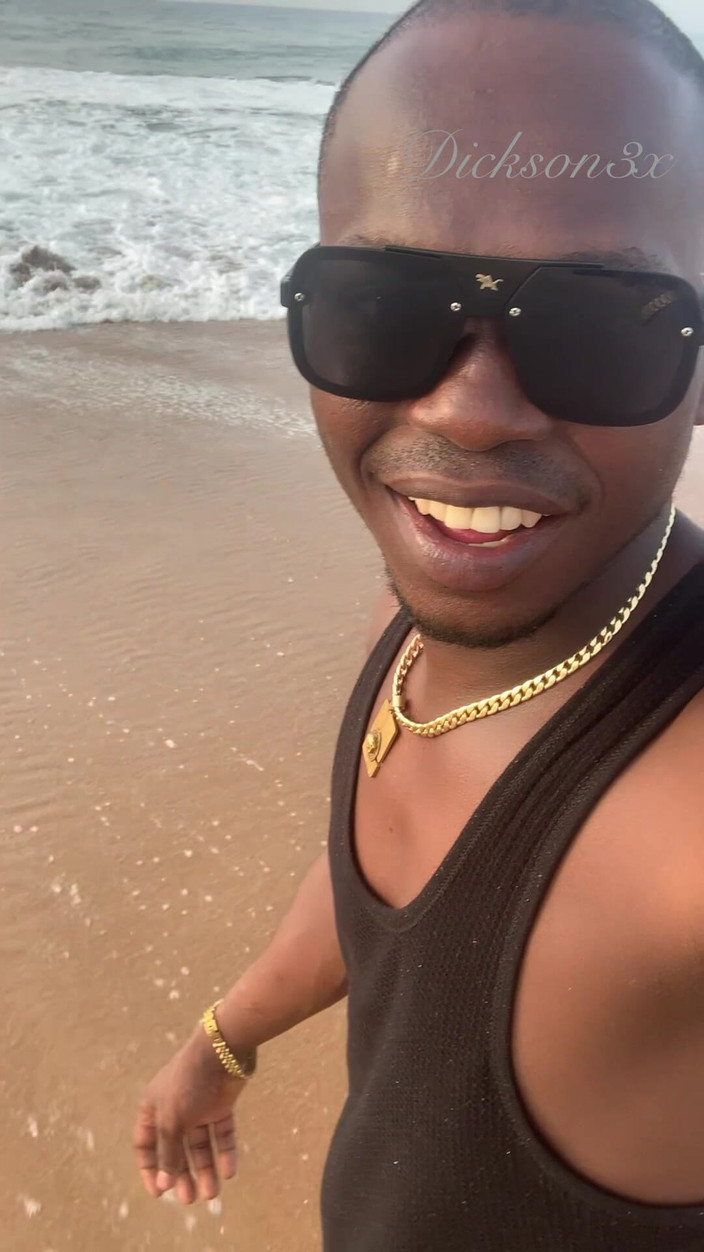 Dickass3x: 여전히 해변에서 혼자 즐거운 시간을 보내고 있습니다.