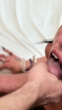 Blow me POV - 巨乳のパンク熟女は彼女の義理の息子を吸う