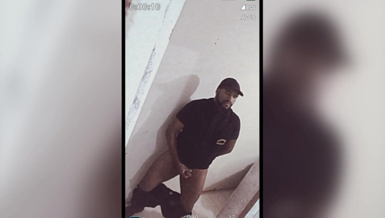 TheBlacKHunterr: 직장에서 자위하는 보안