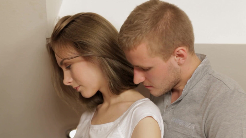 Eluxe Erotic: Jolie et jeune