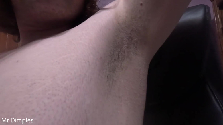 Mr Dimples: Une Vieille Vidéo D’aisselles De 5 Minutes
