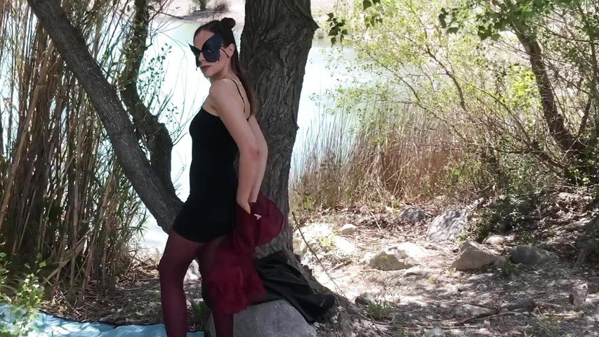 Hot Babe Deepthroats Dick and Swallows Cum by the Lake (Petit Papillon Noir)