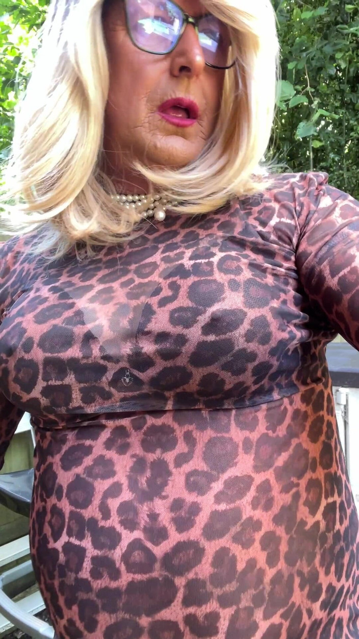 Kellycd: Sexy Crossdresser Kellycd2022 in Leopard Print Dress and Stockings