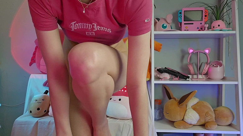 petitesubkitten: 娇小的比基尼尝试红发与小剃光的阴户