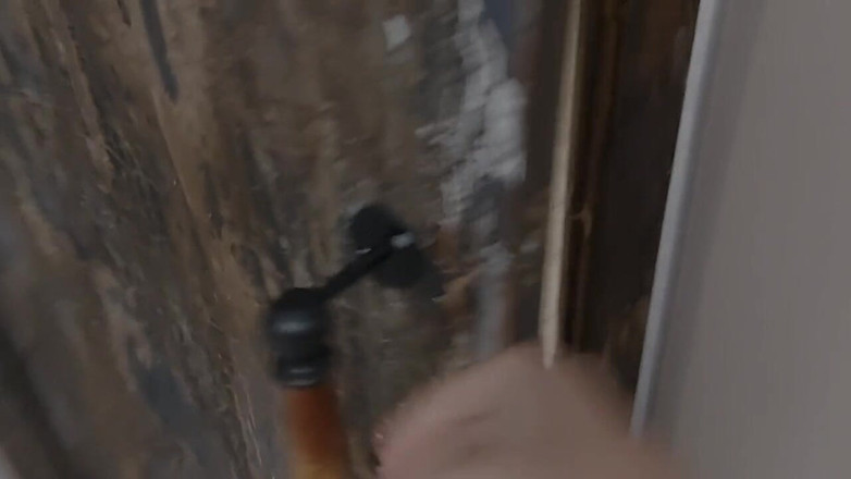 GinnaGg: A făcut pipi și și-a șters pizda umedă și păroasă