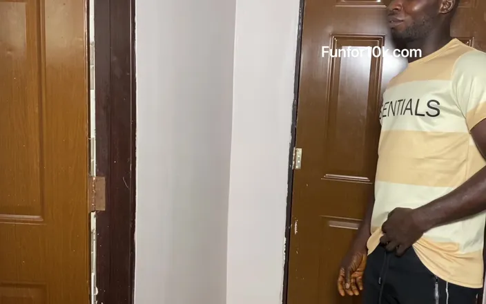 Funfor10k straight videos only: Delivery Guy Spies on Me in Shower