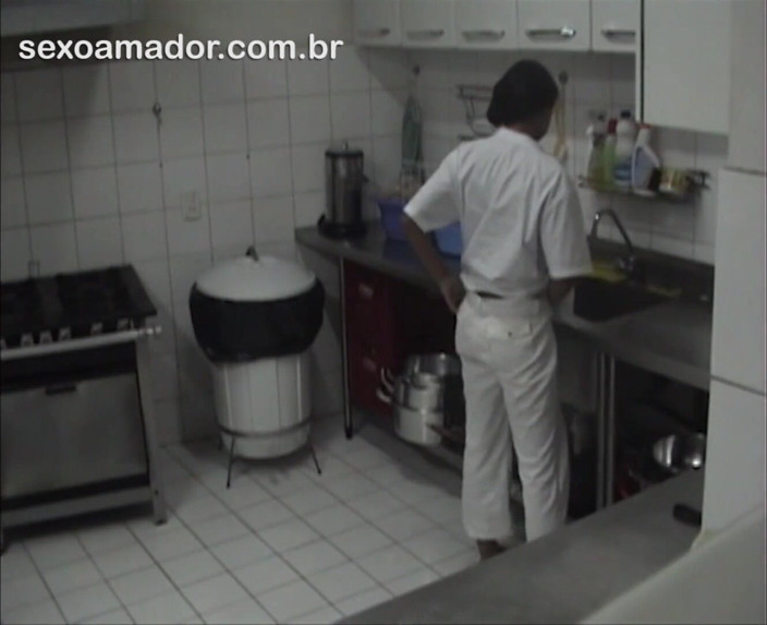 Amateurs videos: Vídeo amador de casal namorando fazendo sexo na cozinha de...