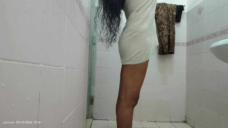 Pavi sun: Hot Indian Wife Tin Bathroom Romance, Dirty Sex with Hairy...