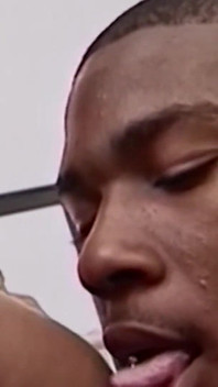 Choc Butties Scena 1: cuplu negru excitat se fute cururile reciproc