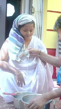 Lelaki desi India mengongkek bhabhi ji selepas melihat buah dada susunya yang besar