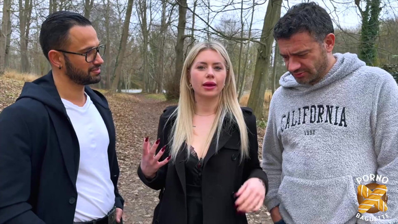 Porno Baguette: Georgia, cewek seksi rambut pirang, dientot sama dua kontol