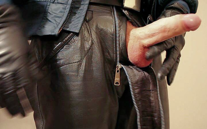 GERMANE_XL: Leather Cop