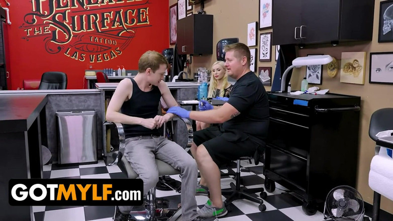 Mylf Official: Milf caliente con culo perfecto distrae joven semental con una...