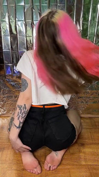 Ahegao prende in giro i capelli rosa