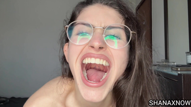 Shanaxnow: 恋物癖被你的女神全裸地和你说话