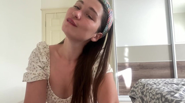 SexyMissMe: Śliczna owłosiona laska chce na twojej twarzy