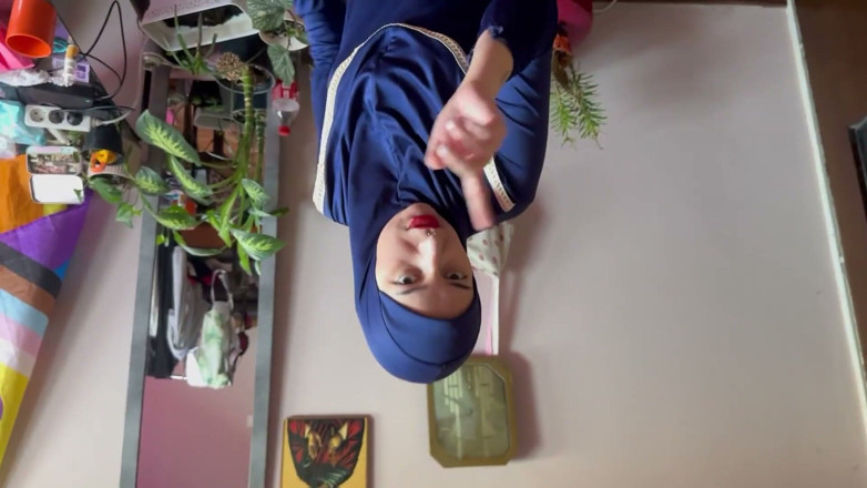lanalovacutie: Hijab Striptease