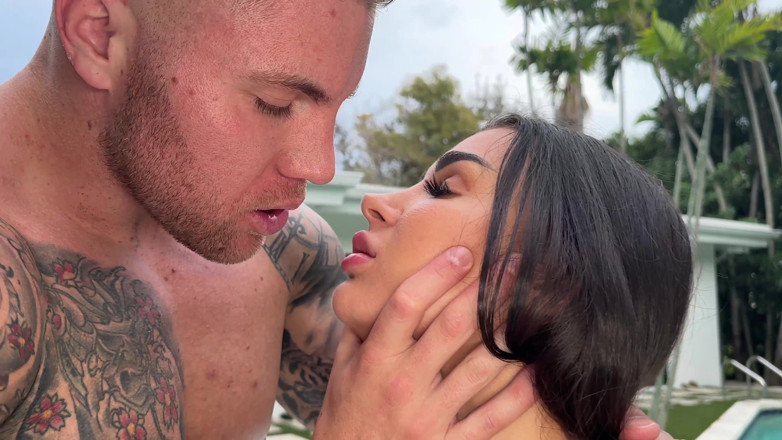 FILOUFITT: La dolce figa bagnata di Susy Gala penetrata dal grosso...