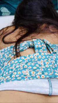 Neuk me alsjeblieft Bhaiya! Indische stiefzus kreeg poesje gelikt en kreeg een orgasme door haar stiefbroer, ze wil haar varginity in het Hindi losmaken