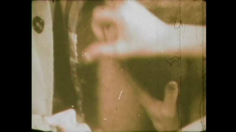 Vintage megastore: 物乞いと一緒にいる痩せた女性