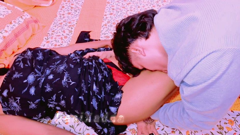 Desi Xadda: Nữ sinh viên bị bạn cùng lớp quyến rũ trong...