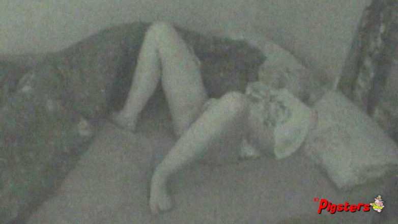 Pigsters: Christie la BBW se doigte et se caresse la chatte...