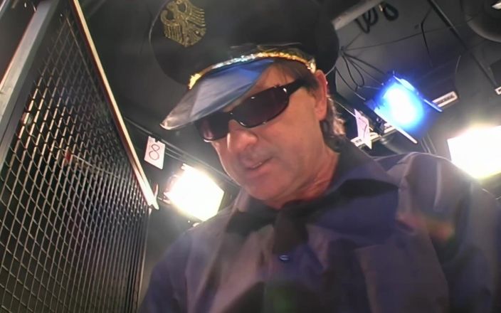 Piss Lover: Le ragazze anali amano il bukkake e bevono piscio