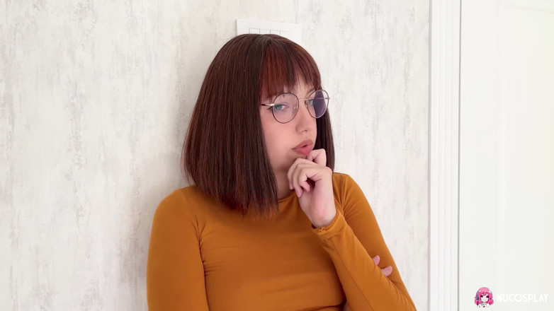 Nu Cosplay: Dicke und geile Ksenia masturbiert als Velma von Scooby Doo