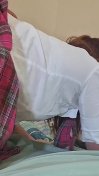 Hon kommer hem från college, ser sin styvbror och bestämmer sig för att knulla honom