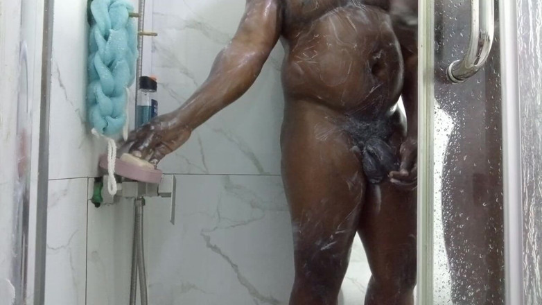 BMCs: Aku sedang ditiduri di kamar mandi yang pria itu tidak...