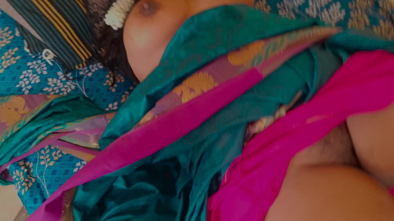 Inba: Chennai College Teacher Deep Lip Kiss in Bed