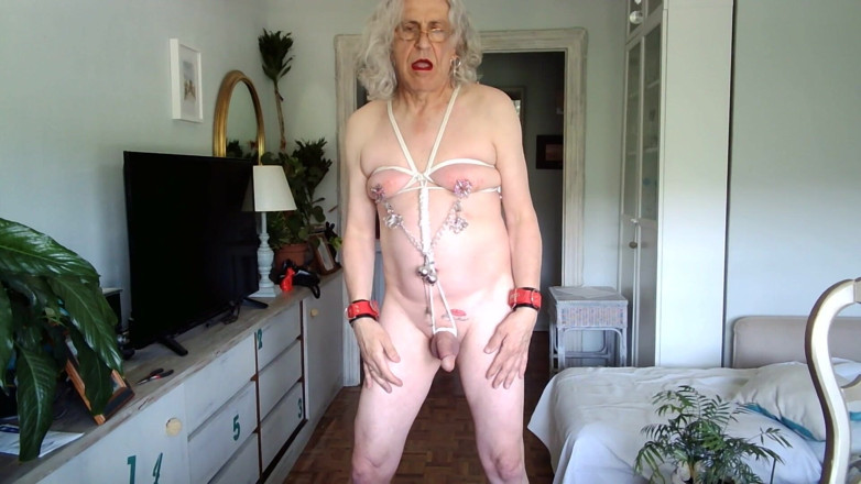 Carlatx: 乳房和球和乳头的束缚与夹子