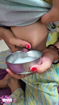 Tè Con Il Suo Latte Sulle Tette _ La Teen Riya Ha Fatto Un Tè Speciale Con Il Latte Delle Sue Tette