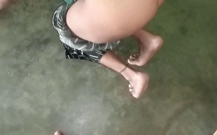 Pooja Sexy: Sexo anal con hermanastra en casa