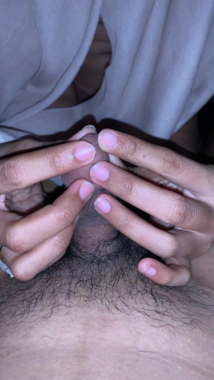 Indo Girl: Teen Hijab Hyper Squirt in Pussy