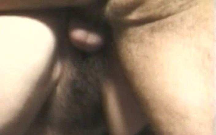 Vintage Lust: मर्दखोर रंडी अजनबी के साथ सेक्स का मजा लेती है #3