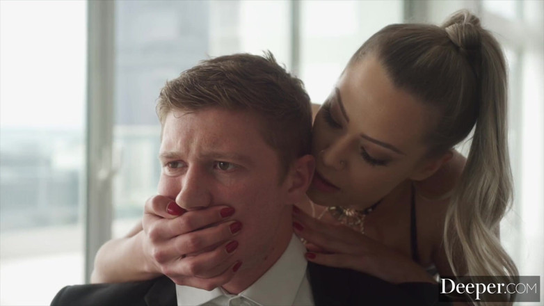 Deeper: Profond. Oliver ne sait pas résister aux tentatrices Avery et...