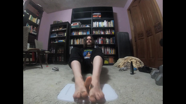 Mr Dimples: Molliger Junge Gibt Seinem Dildo Einen Footjob