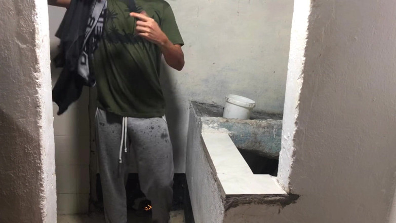 Rorono4zhot: Moje nevlastní sestra je chycena se svou kamarádkou