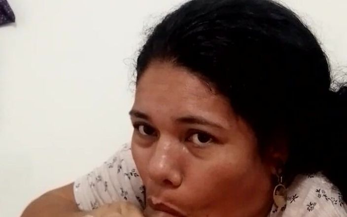 Valkyrieandluigy: Fru suger deepthroat undergiven vacker flickvän