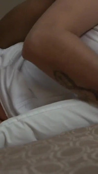 Perpisahan sebelum dia pergi untuk negara lain. Habis di dalamnya dua kali