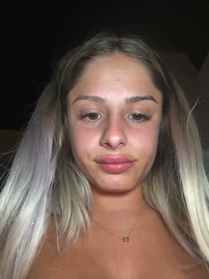 MollyLollyG: 18 Year Old Italian Webcam Star Blonde Trains Her Ass...
