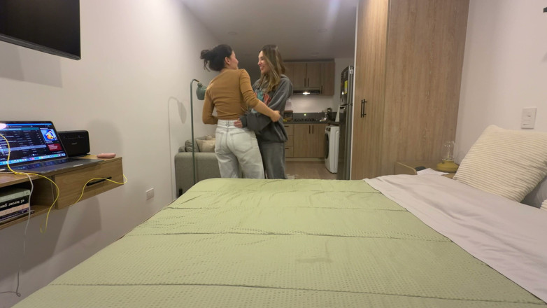 scarlettandc: Moviendo Nuestro Culos Para Hacer Twerk