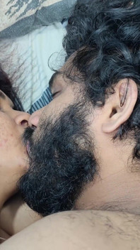 Blocare sexy adâncă a buzelor în romantism nud