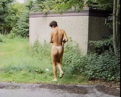 BB Video - Old School: Deutsche brünette masturbiert im freien