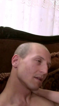 Blond slav lyder mästare glupsk tungdyrkan
