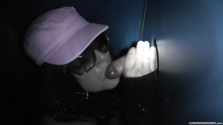 Cumdrinking Wife: El gangbang de gloryhole - episodio 2