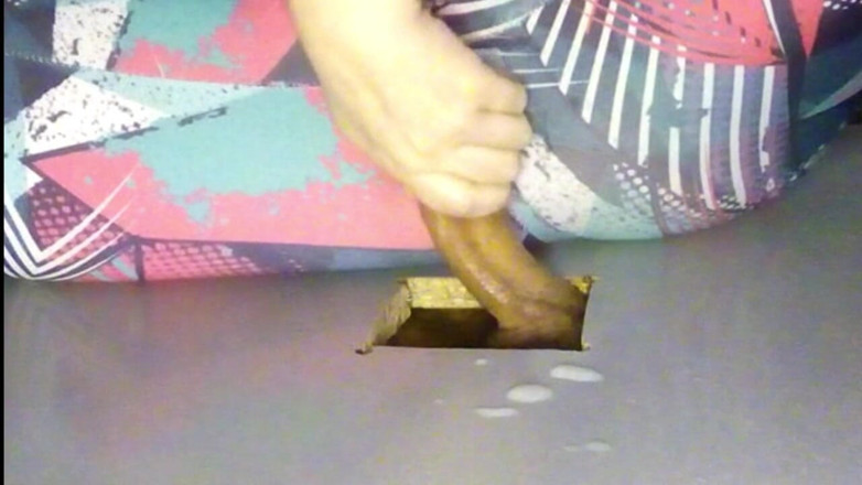 Sexoamateur: Gloryhole ręczna robota