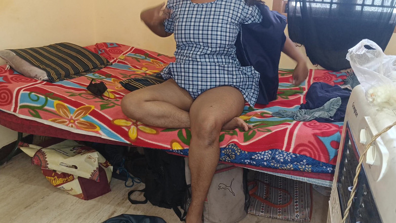 Magilmathi: Üniversiteli kız öğretmeniyle aynı yatağı paylaşıyor