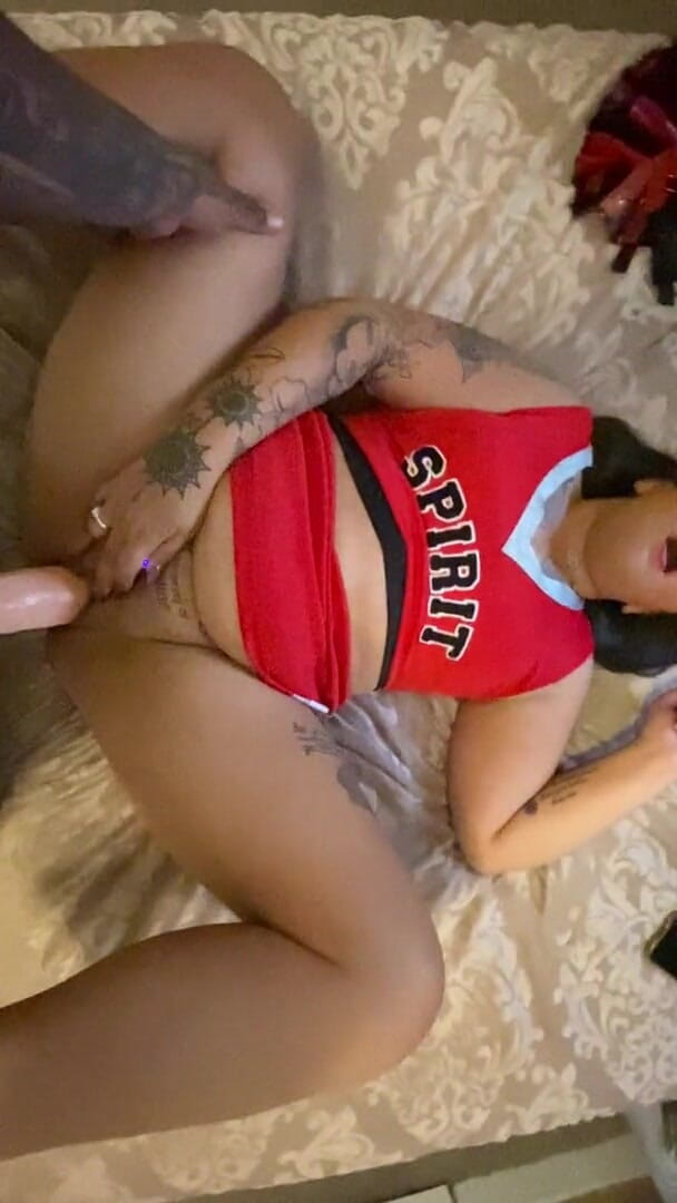 MzKiTTy91: Majoretă cu cur perfect futută de o pulă monstruoasă
